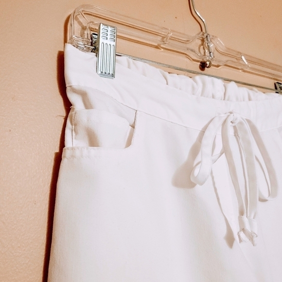 Grey's Anatomy | Women's White Medical Scrubs Pants (Size XS) - Picture 8 of 14